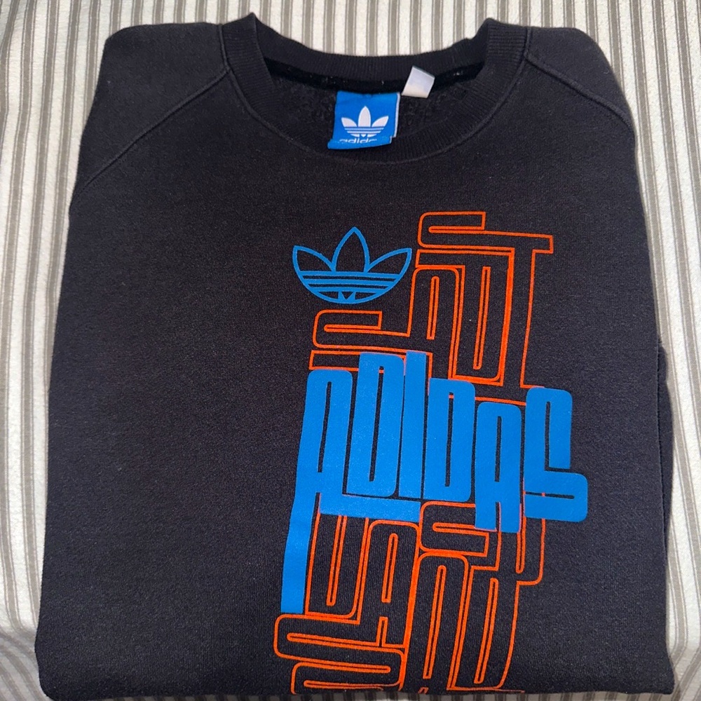 Vintage adidas sweater size medium.